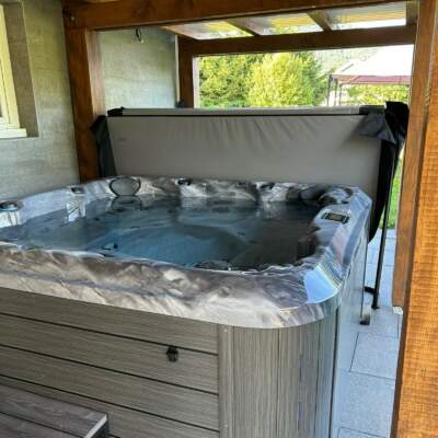 Nouvelle installation d’un spa Terre-Neuve à Auxelles-Bas.
Maple Spa, expert en bien-être à domicile.
Qualité, confort et sérénité livrés chez vous.