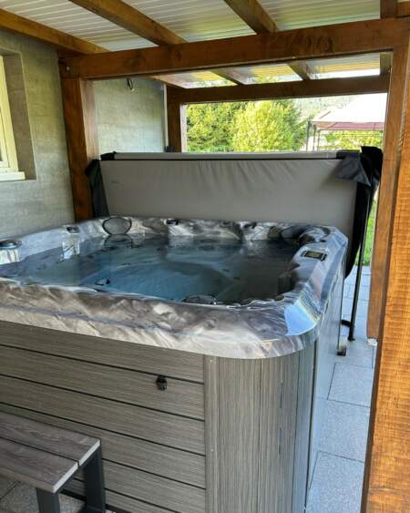 Nouvelle installation d’un spa Terre-Neuve à Auxelles-Bas.
Maple Spa, expert en bien-être à domicile.
Qualité, confort et sérénité livrés chez vous.