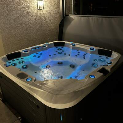 Spa P584 à Velleminfroy avec jets Vulcano et 5 places pour confort et détente