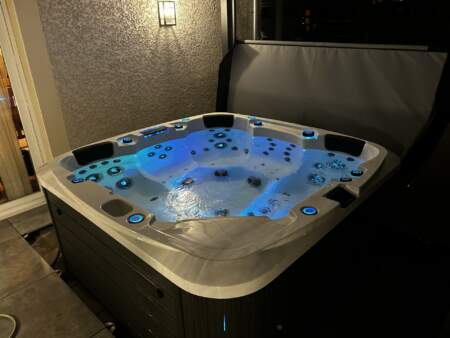 Spa P584 à Velleminfroy avec jets Vulcano et 5 places pour confort et détente