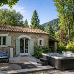 Nos spas, designés pour s’intégrer partout, villa, maison de campagne ou résidence. Pensés pour s’intégrer parfaitement chez vous.