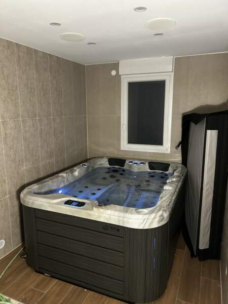 Spa O354 Bulles de Rêves vue extérieure design platine et anthracite